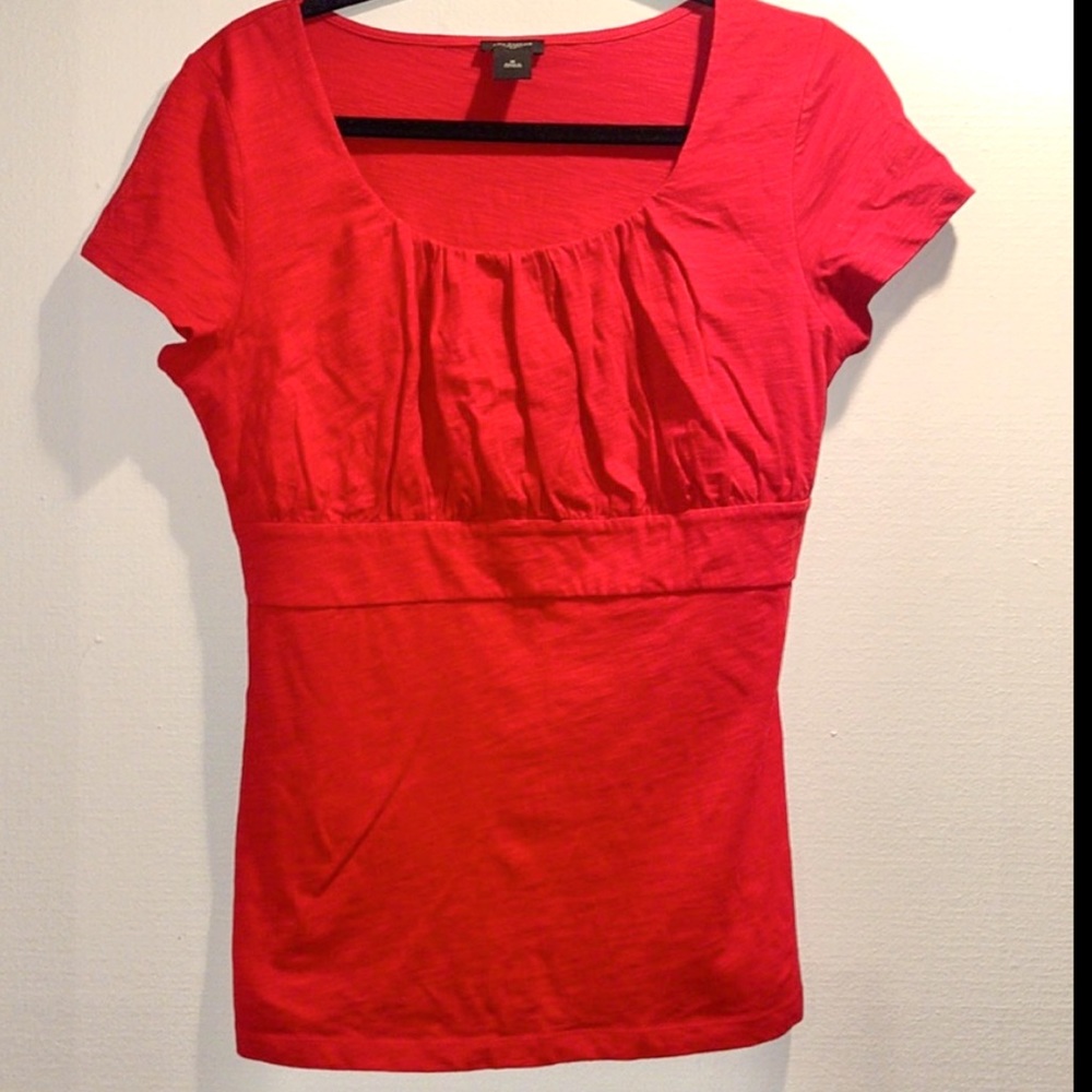 Ann Taylor Factory Red Scoopneck tee 100% cotton pleated bust. Size: M